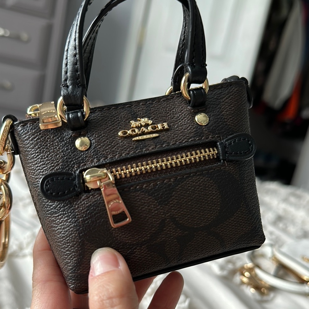 Coach Mini tote keychain - Picture 4 of 12